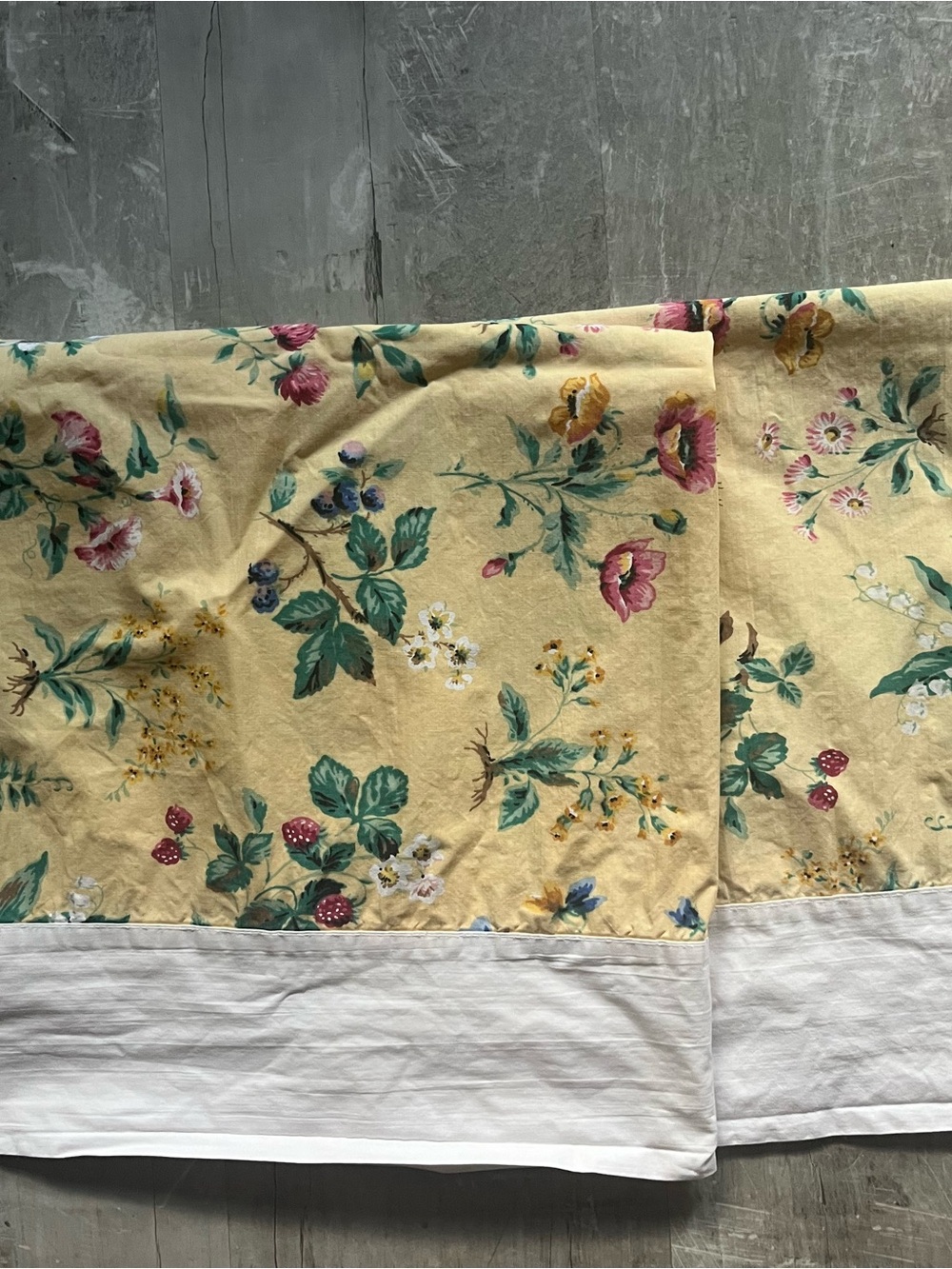 Liz Claiborne vintage 80sYellow Floral Cotton standard cases (2)
